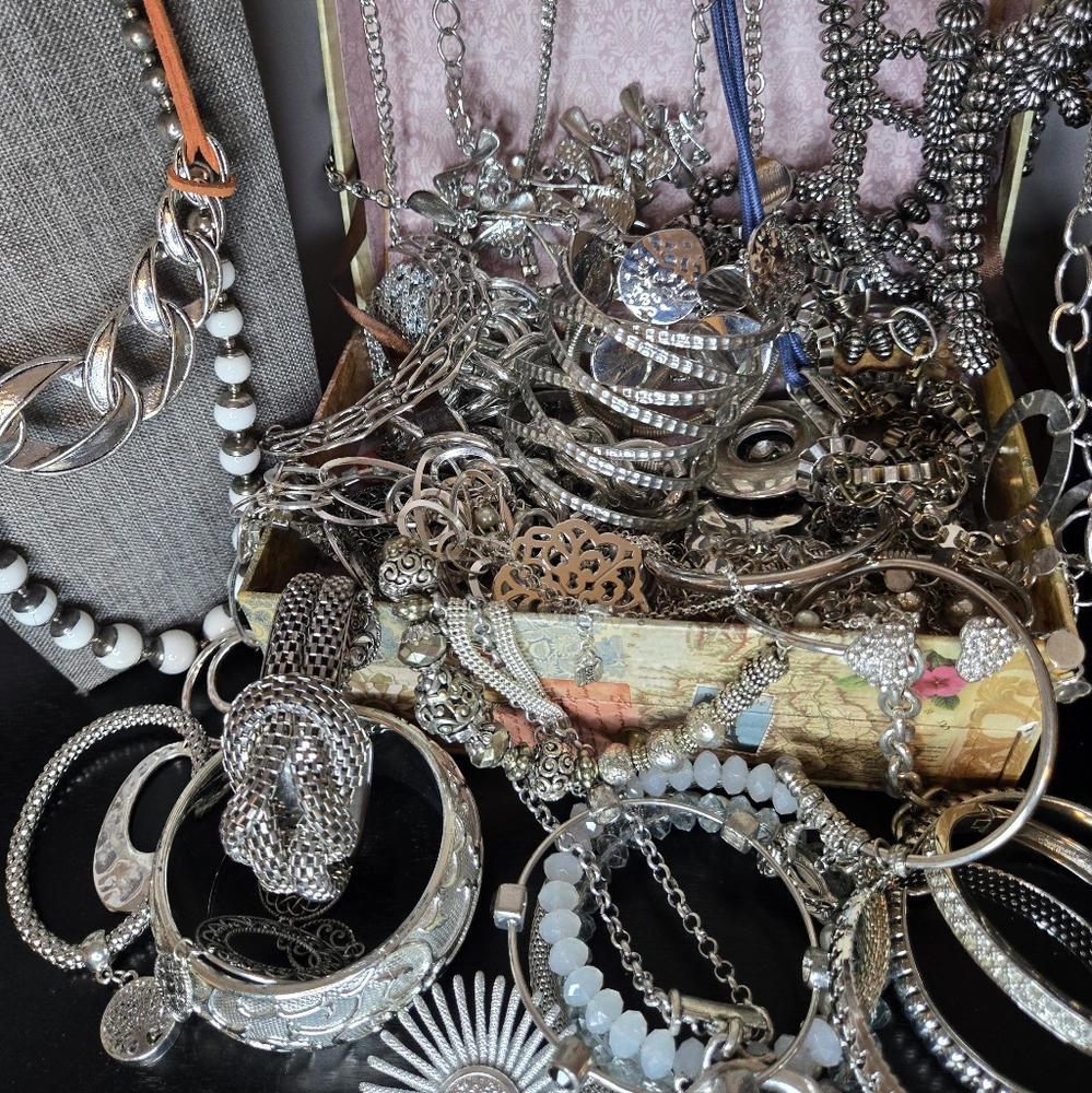 Silvertone Jewerly Lot Huge 39 Pc Vintage And Modern Wearable - Picture 4 of 12
